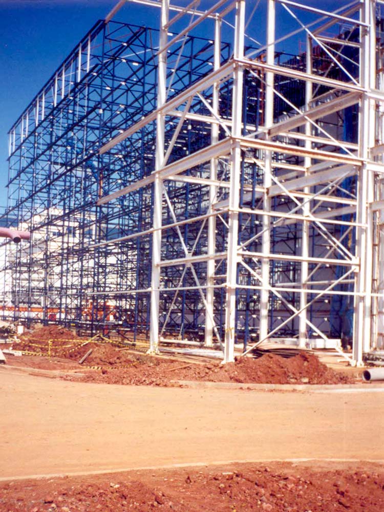 Construção Estrutura metálica Galpão de Carrocerias - General Motors