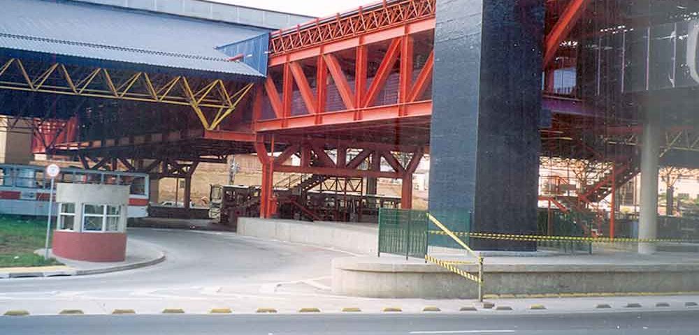 Construção Estrutura metálica  Pontes e Passarelas Terminal João Dias - SP Transporte