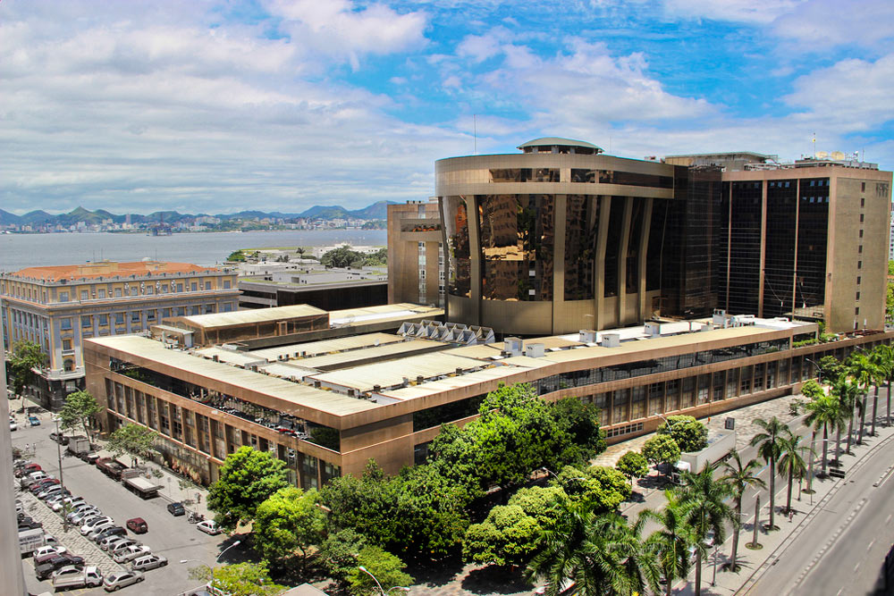 Construção Estrutura metálica  Comerciais e Institucionais Prédio Institucional - Treliças com 86 Toneladas Cada