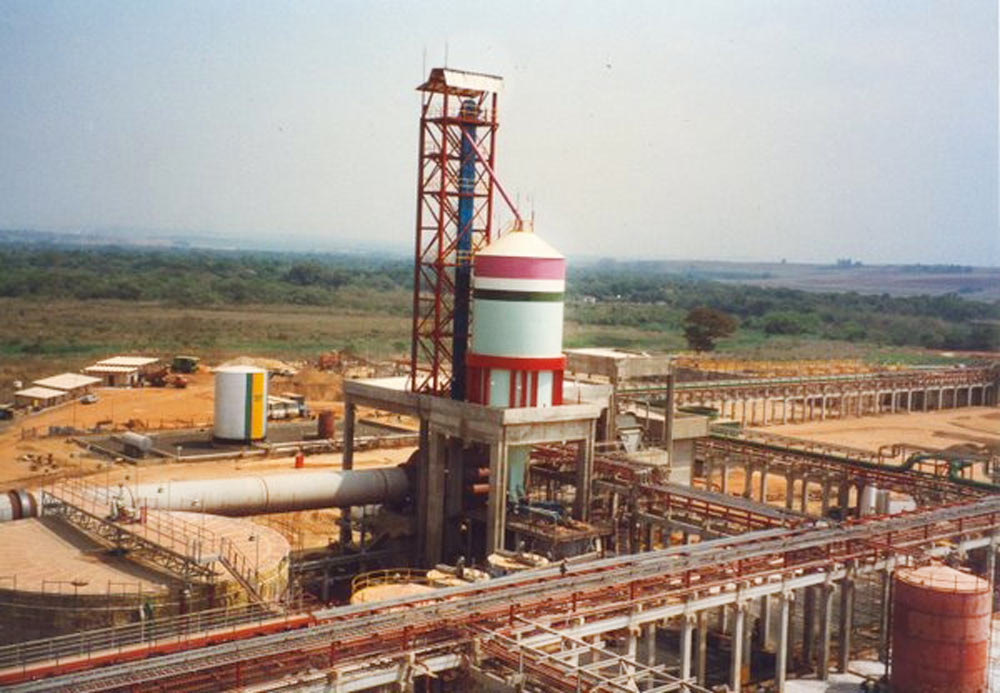 Construção Estrutura metálica	Pipe Racks - VCP - Votorantin Celulose e Papel