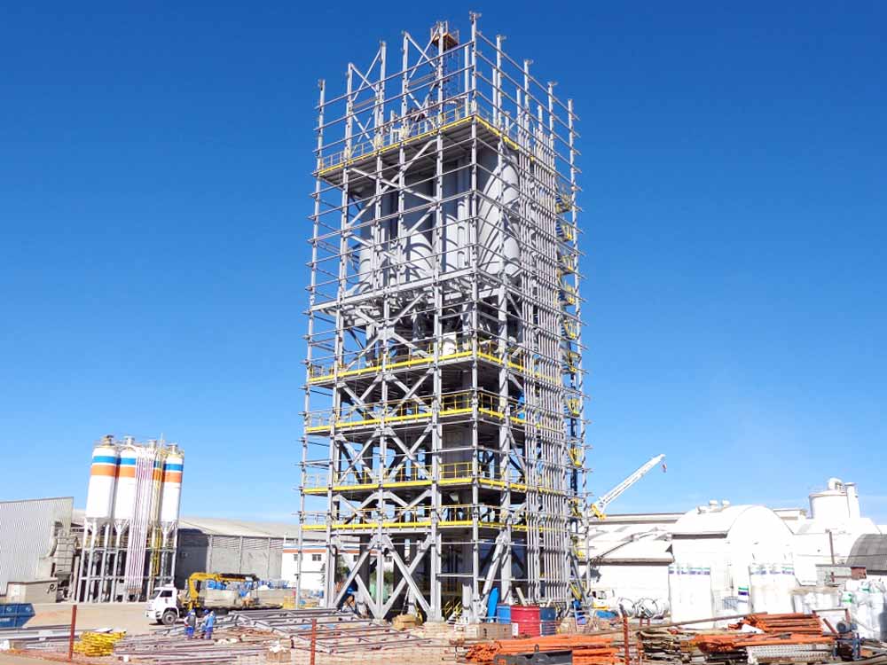 Construção Estrutura metálica  Cimento e Fertilizantes Torre de Processo - MC Bauchemie